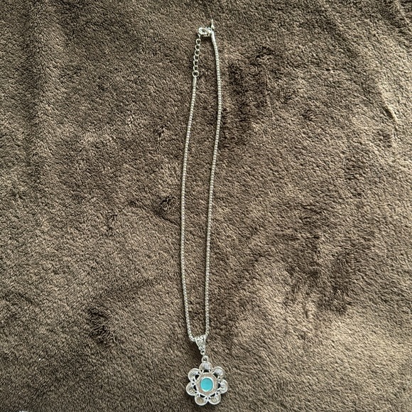 Genuine Turquoise Necklace
Chain approx 18/20” extender Pendant appro 1 1/4”
New - Picture 2 of 4